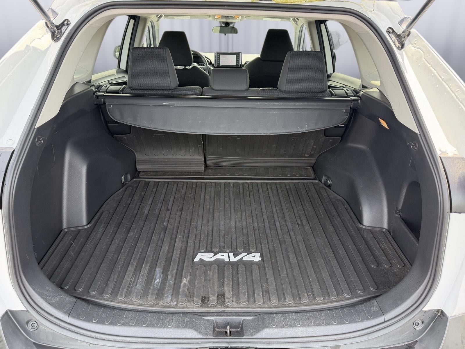 2020 Toyota RAV4 LE