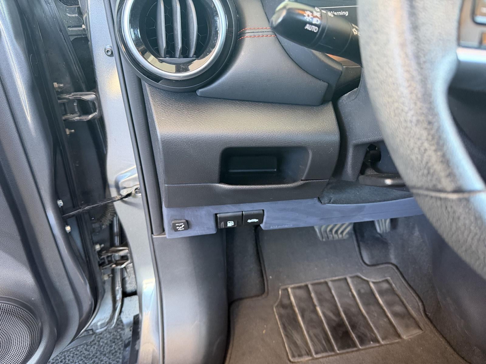2022 Nissan Kicks SR