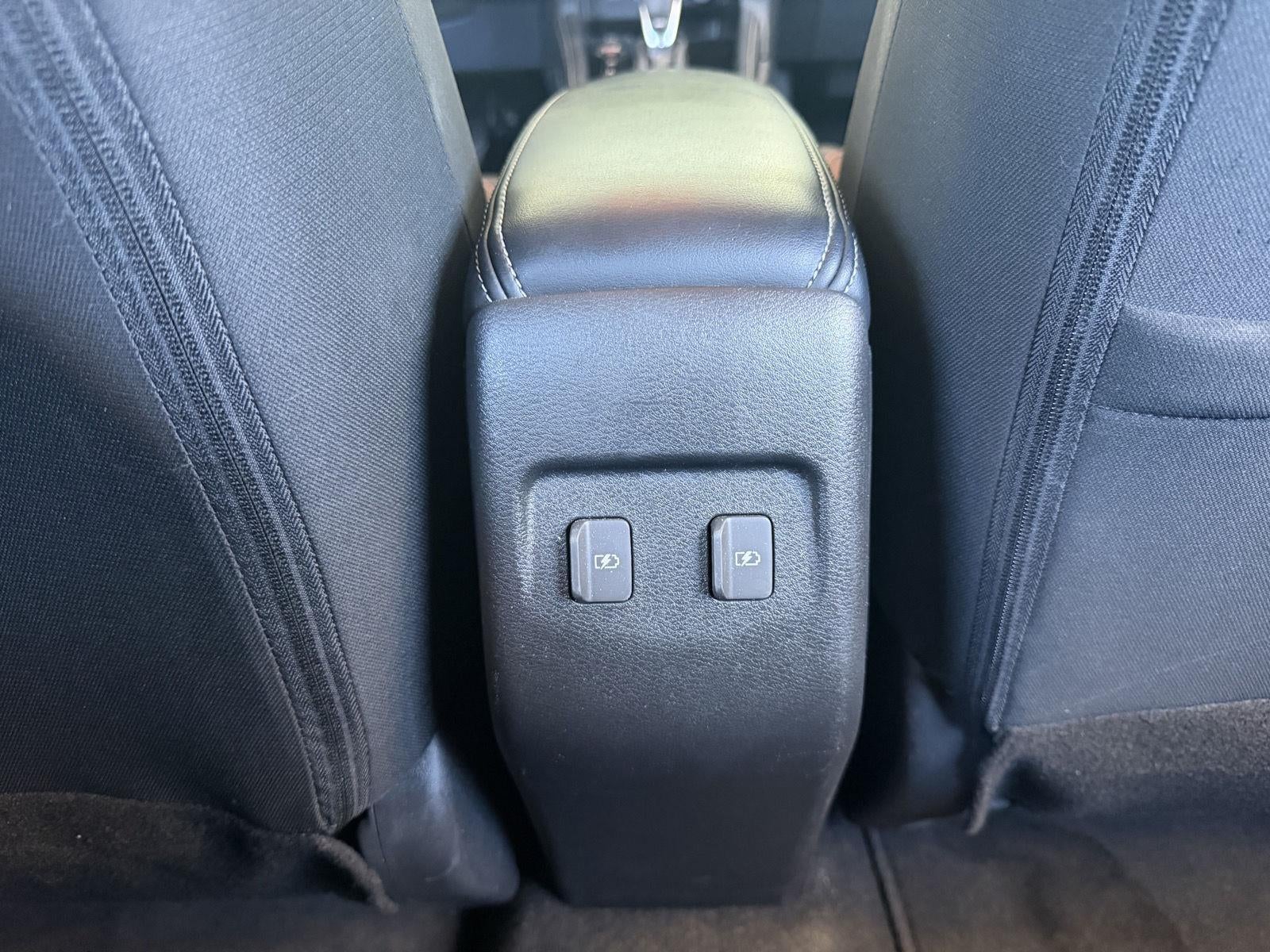 2022 Nissan Kicks SR
