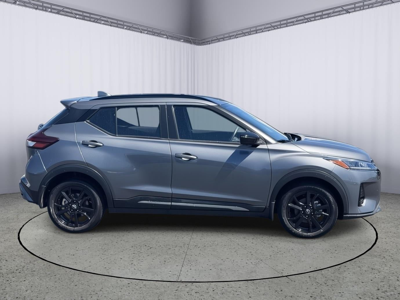 2022 Nissan Kicks SR