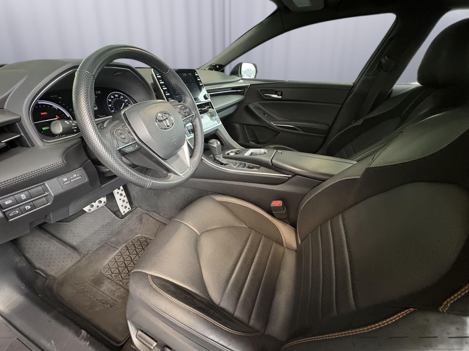 2022 Toyota Avalon Hybrid XSE Nightshade