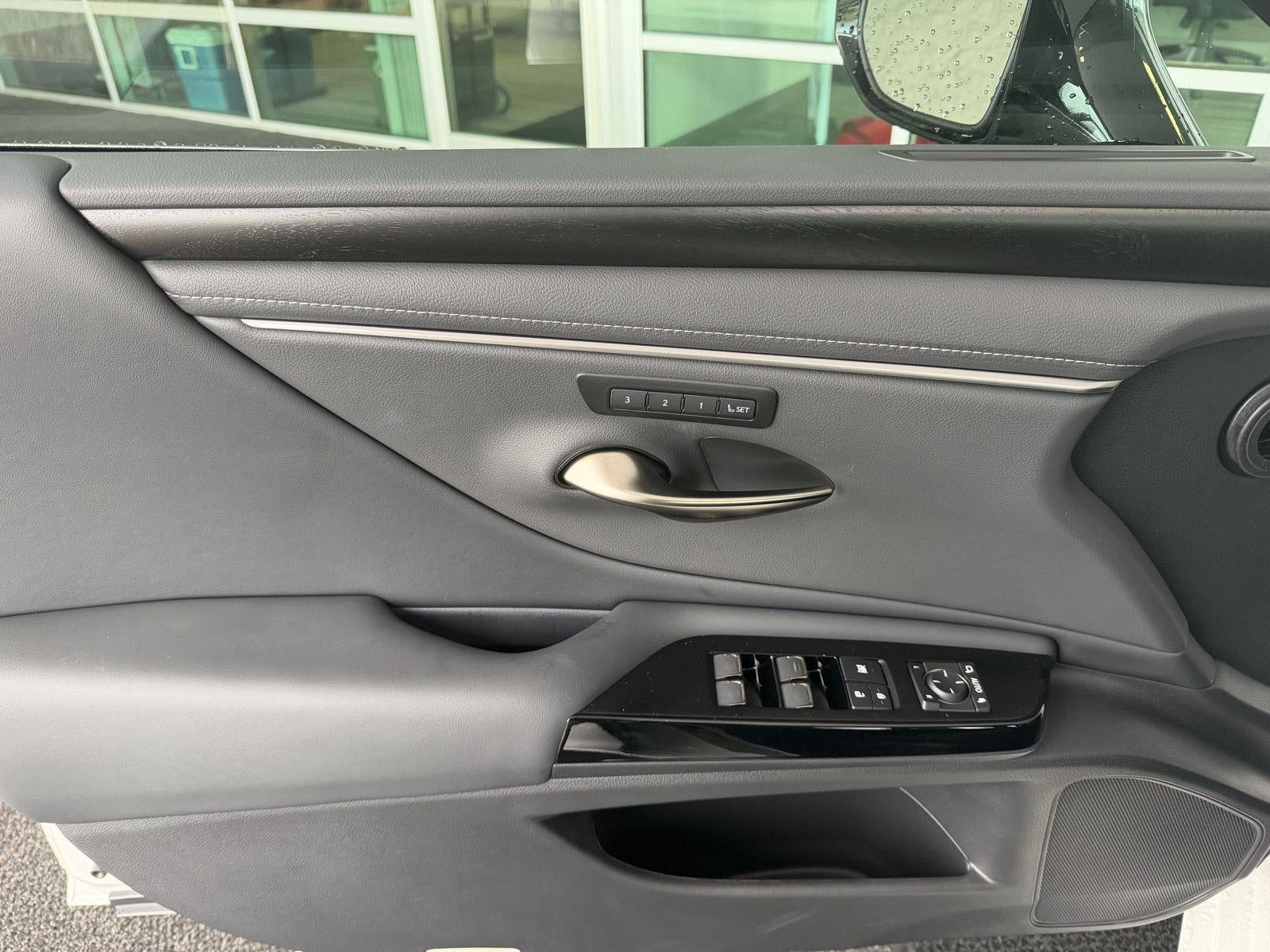 2025 Lexus ES ES 300h