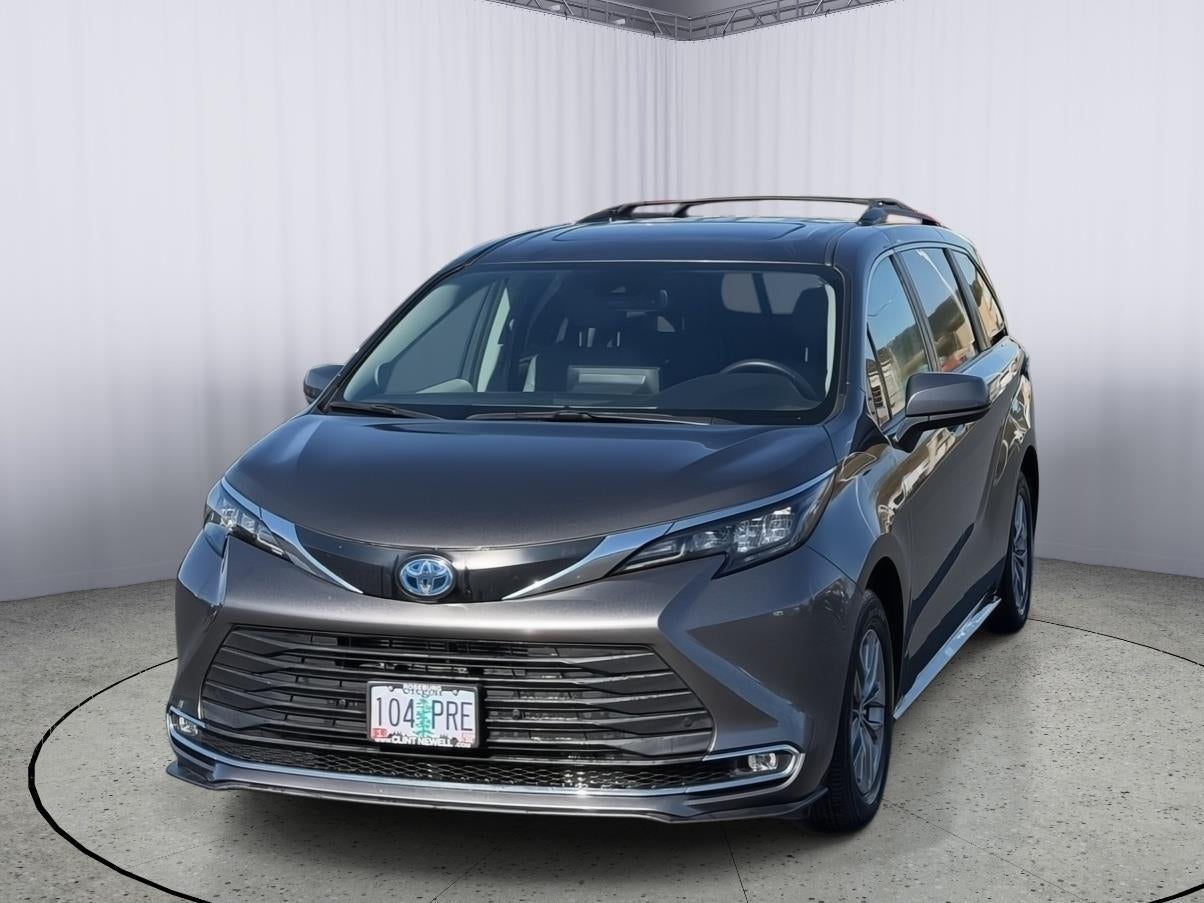 2024 Toyota Sienna XLE