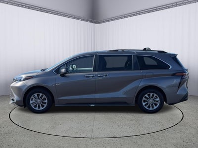2024 Toyota Sienna XLE