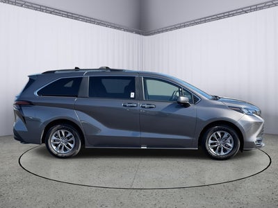 2024 Toyota Sienna XLE