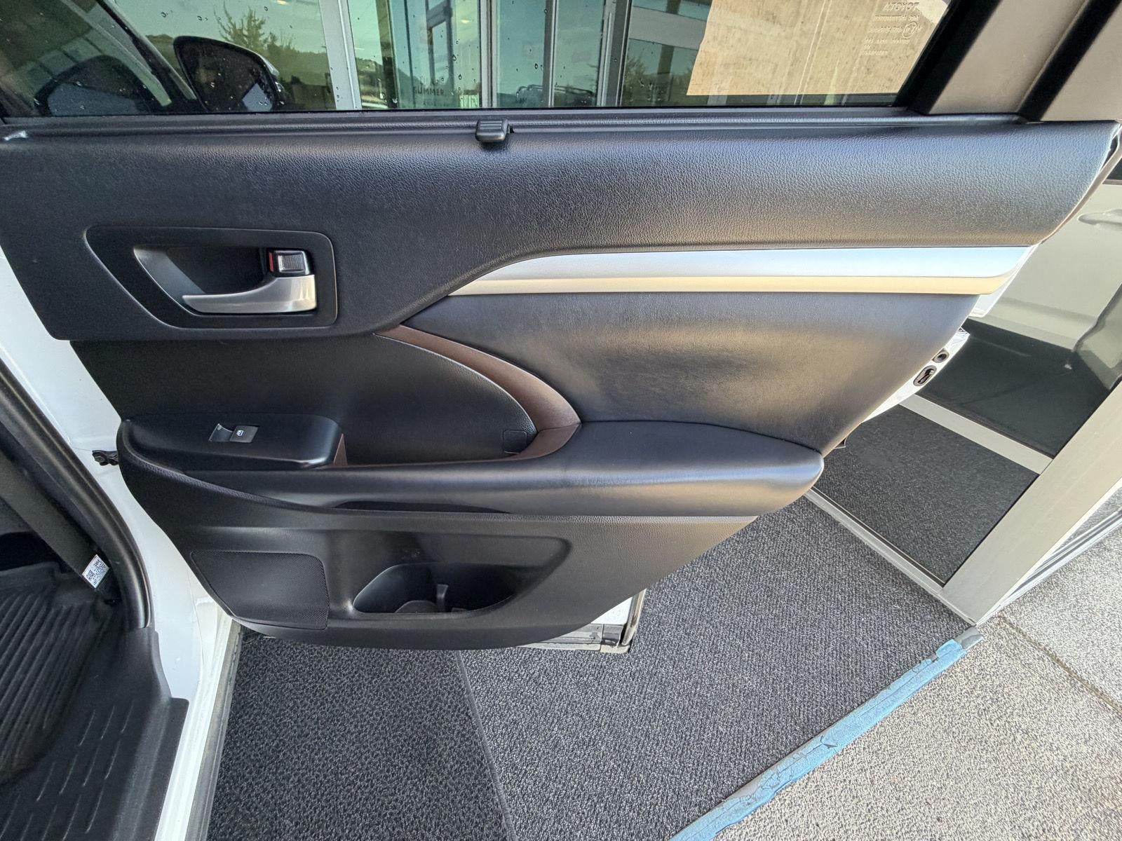 2019 Toyota Highlander SE