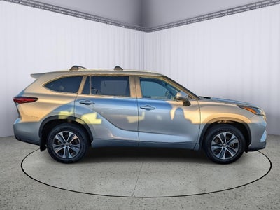 2024 Toyota Highlander Hybrid XLE
