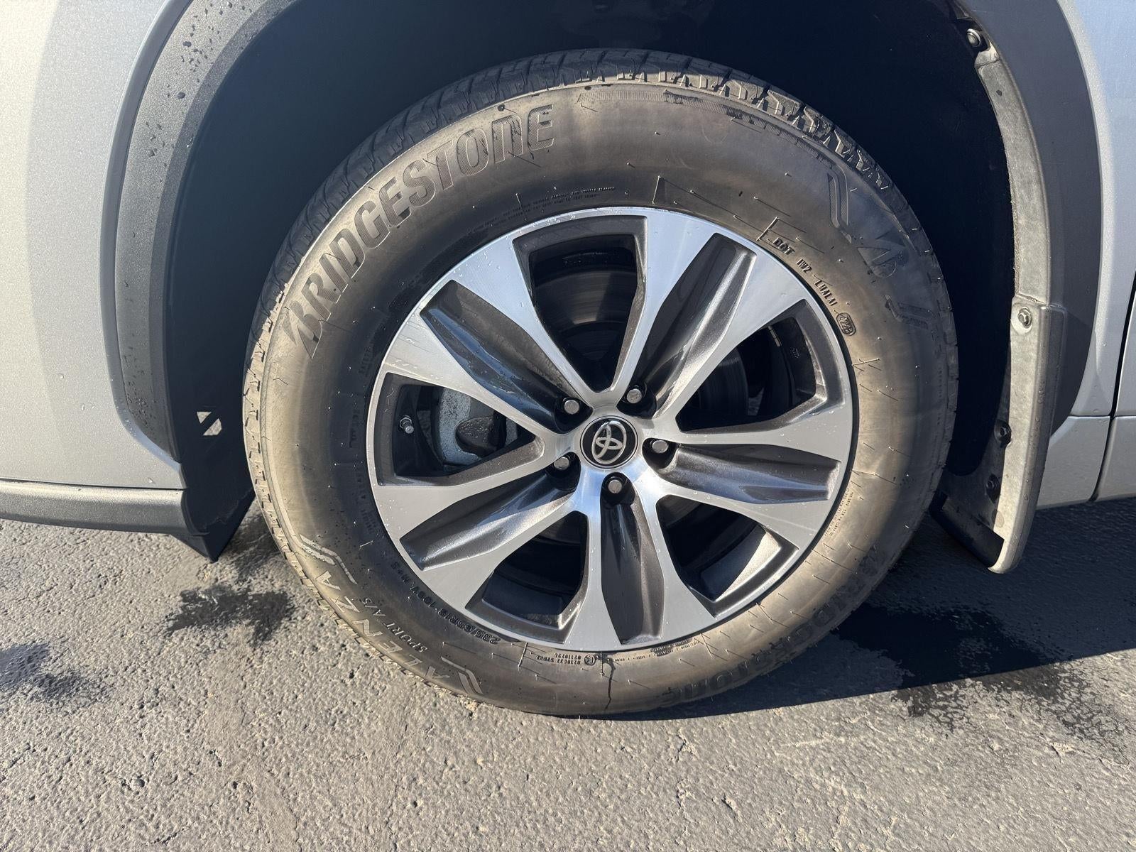 2024 Toyota Highlander LE