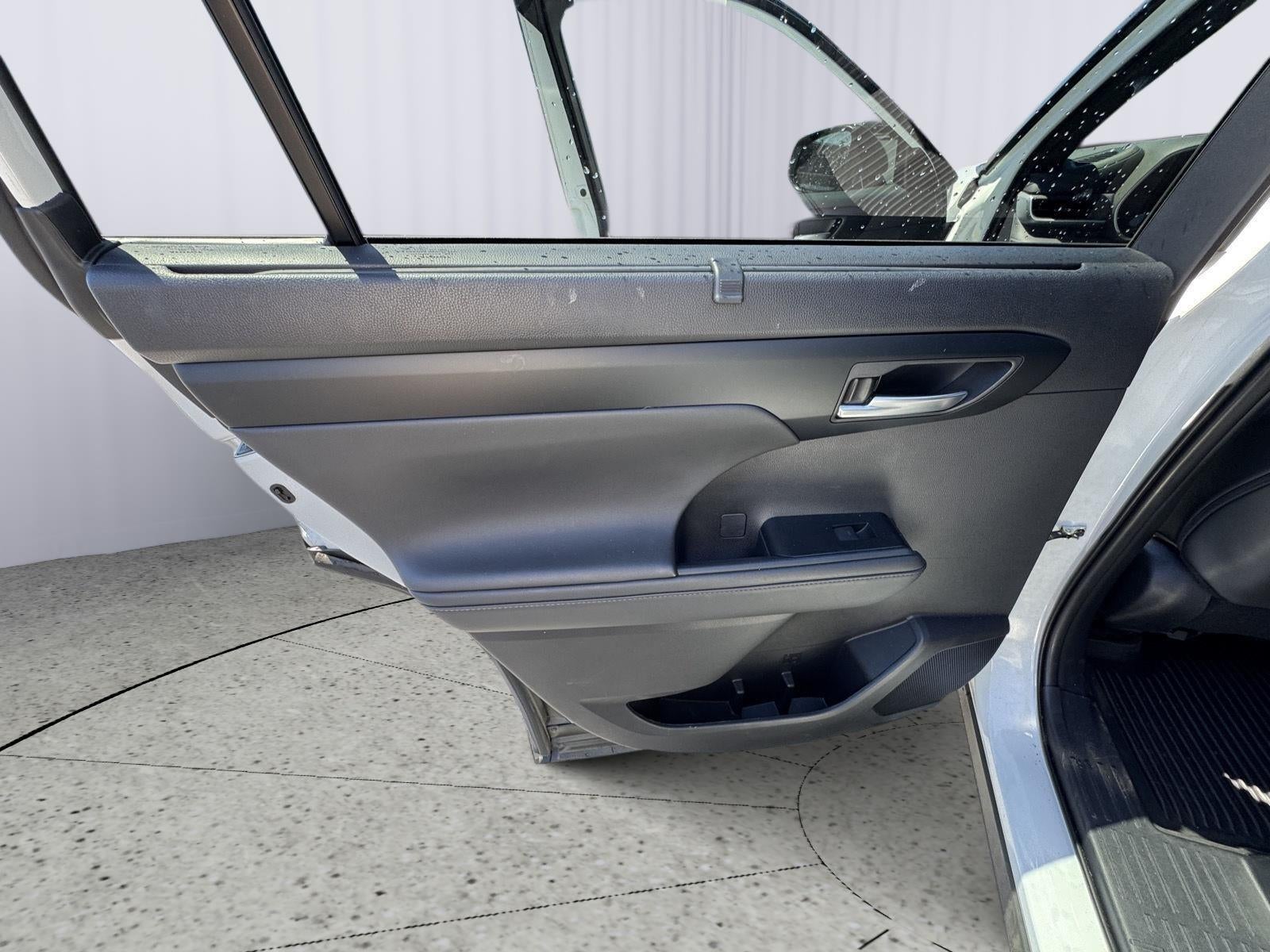 2025 Toyota Highlander LE