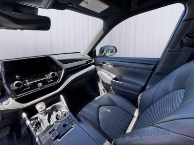 2025 Toyota Highlander LE