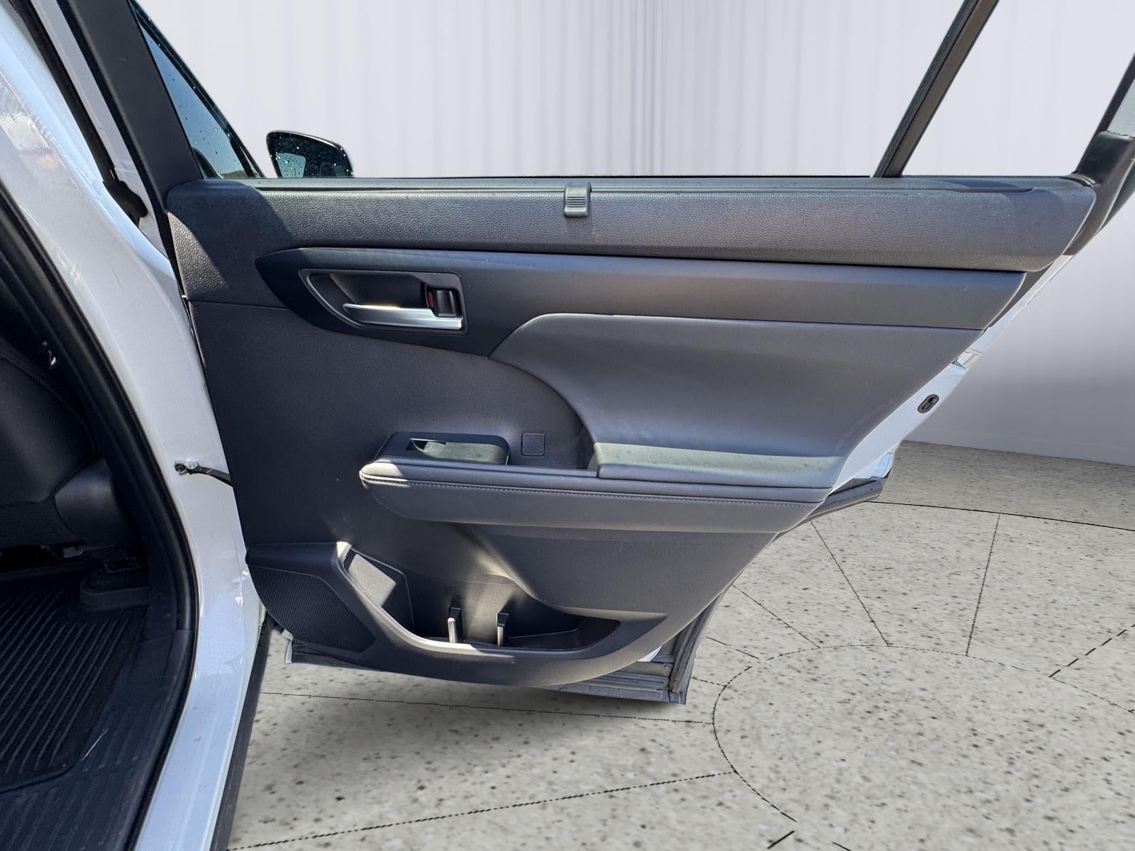 2025 Toyota Highlander LE