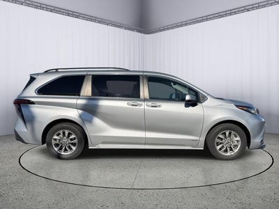 2021 Toyota Sienna LE