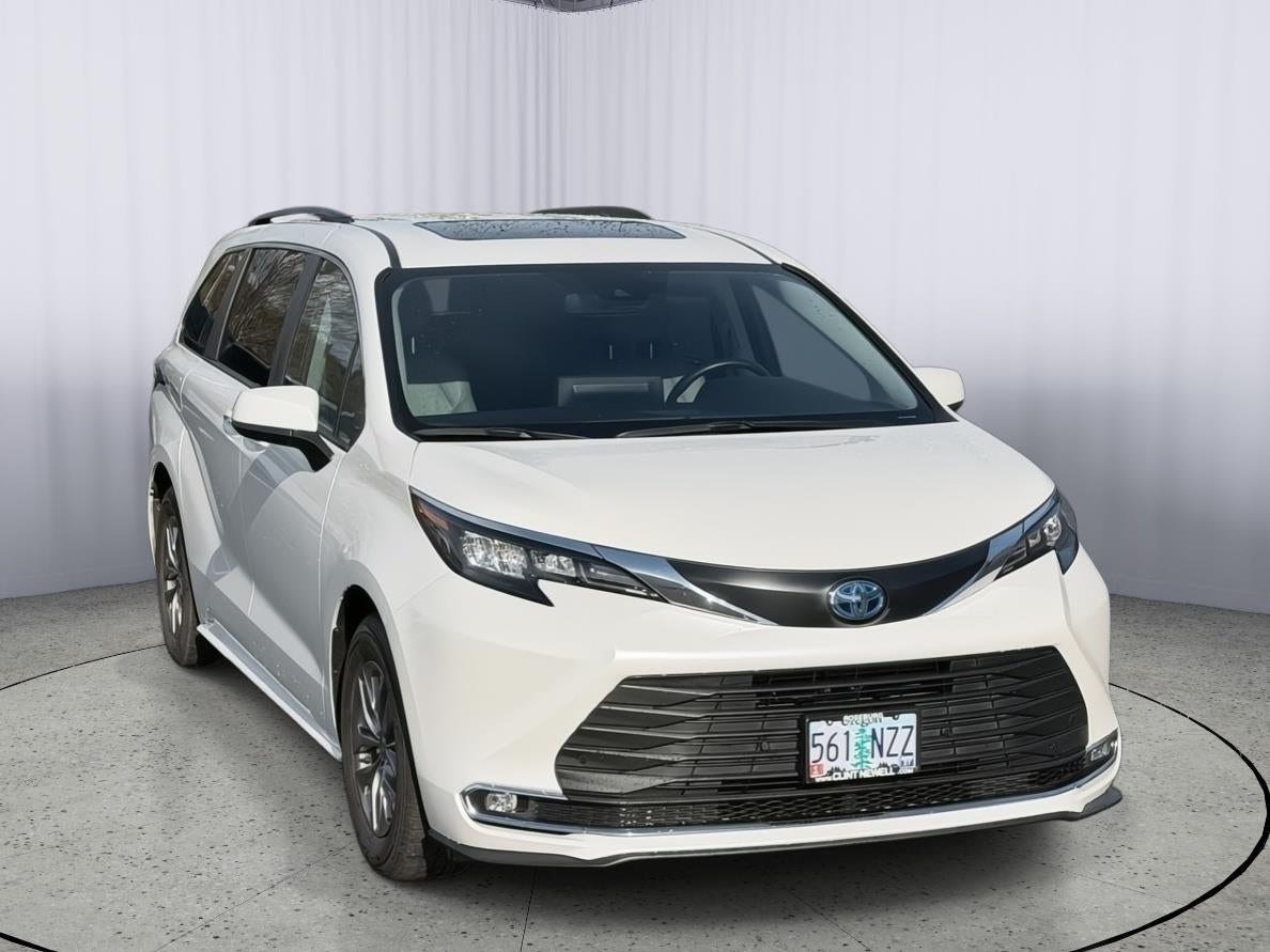 2024 Toyota Sienna XLE