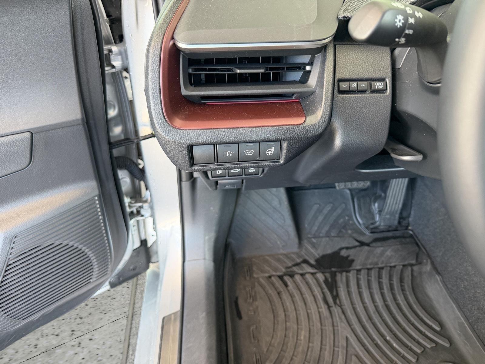 2024 Toyota Prius Prime SE