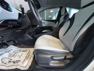 2022 Toyota Prius LE