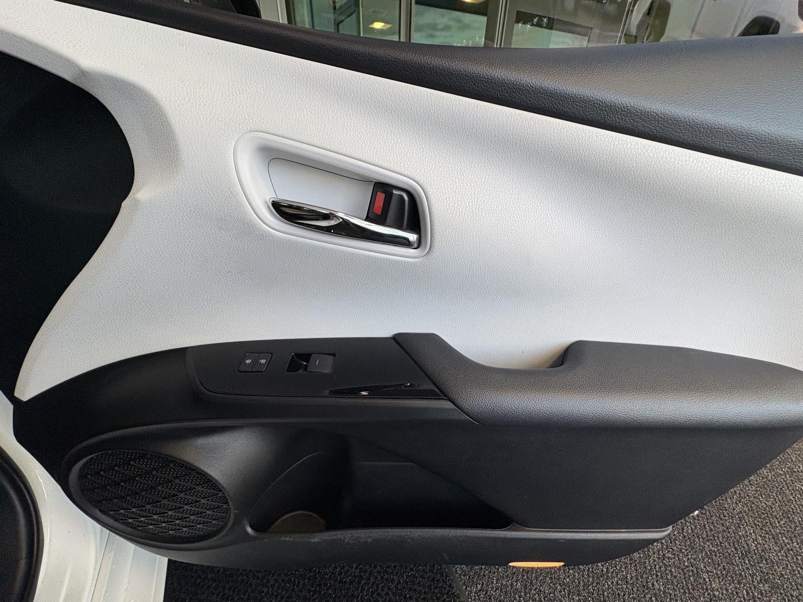 2022 Toyota Prius LE