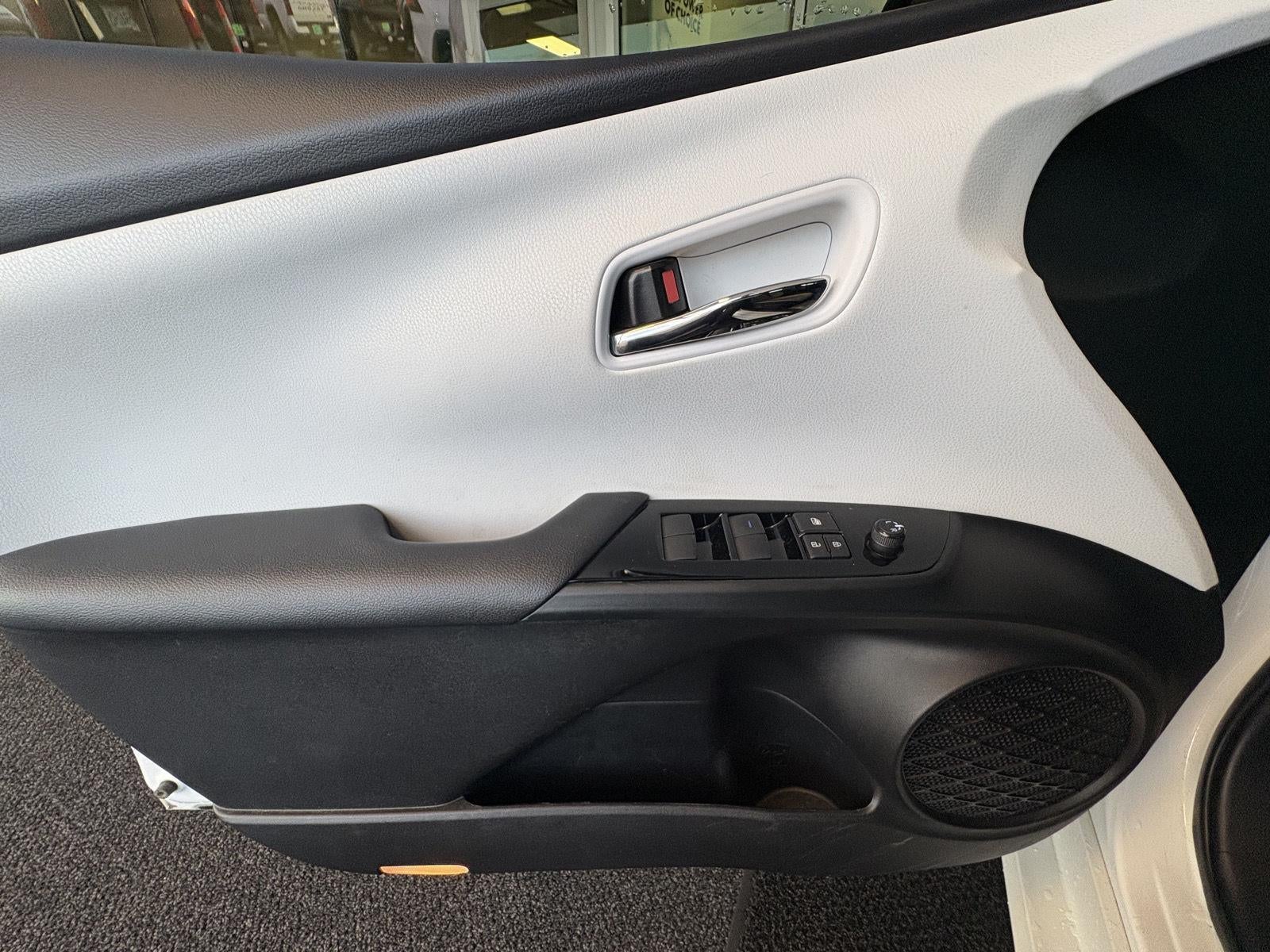 2022 Toyota Prius LE