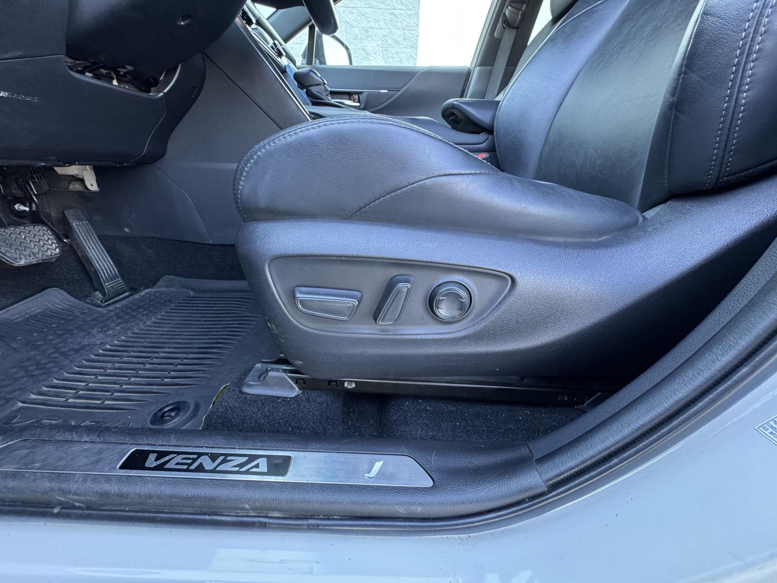 2022 Toyota Venza LE