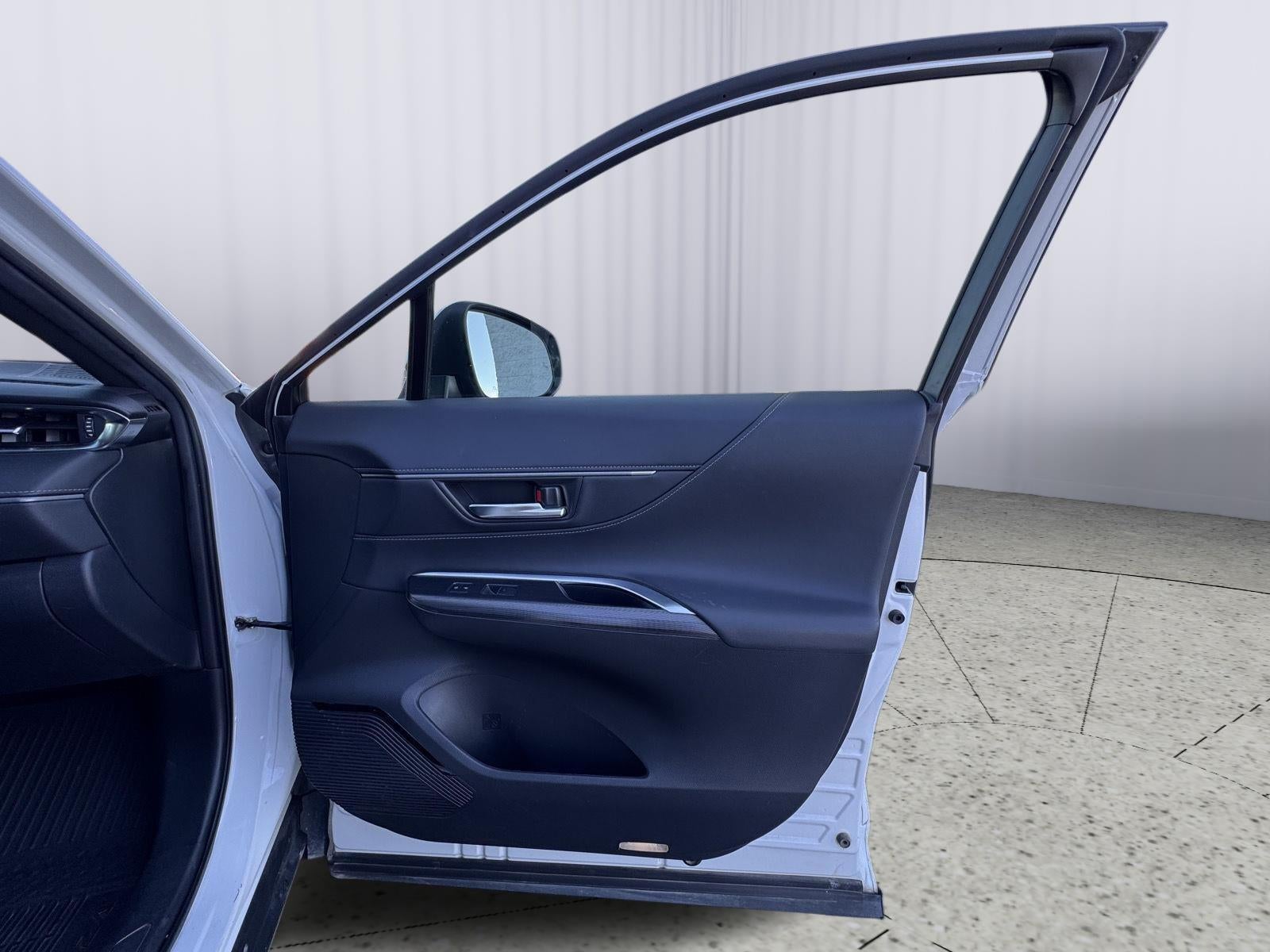 2022 Toyota Venza LE