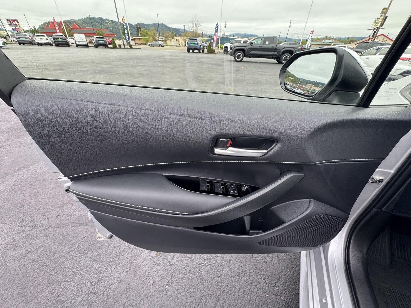 2025 Toyota Corolla Hatchback SE