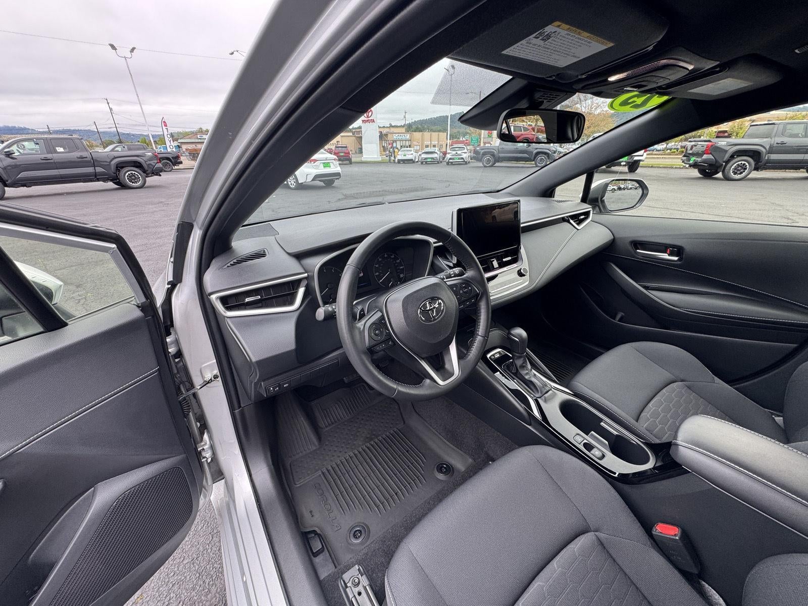 2025 Toyota Corolla Hatchback SE