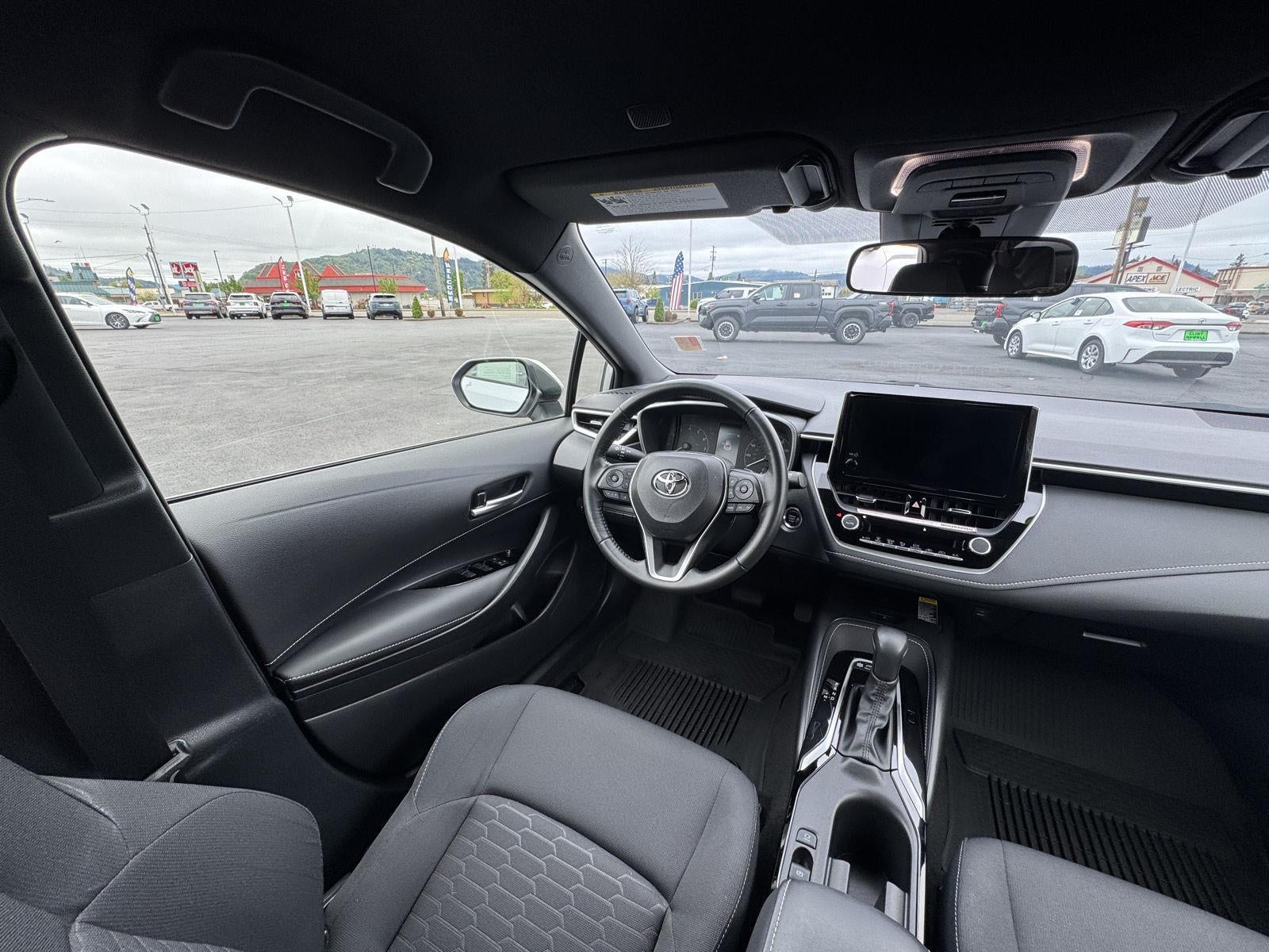 2025 Toyota Corolla Hatchback SE