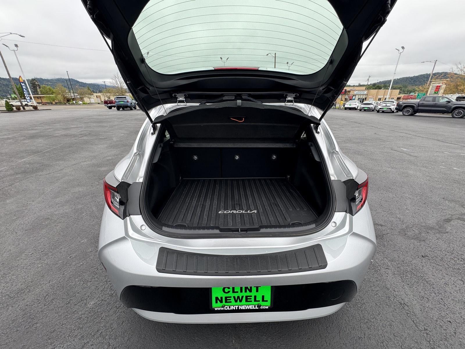 2025 Toyota Corolla Hatchback SE