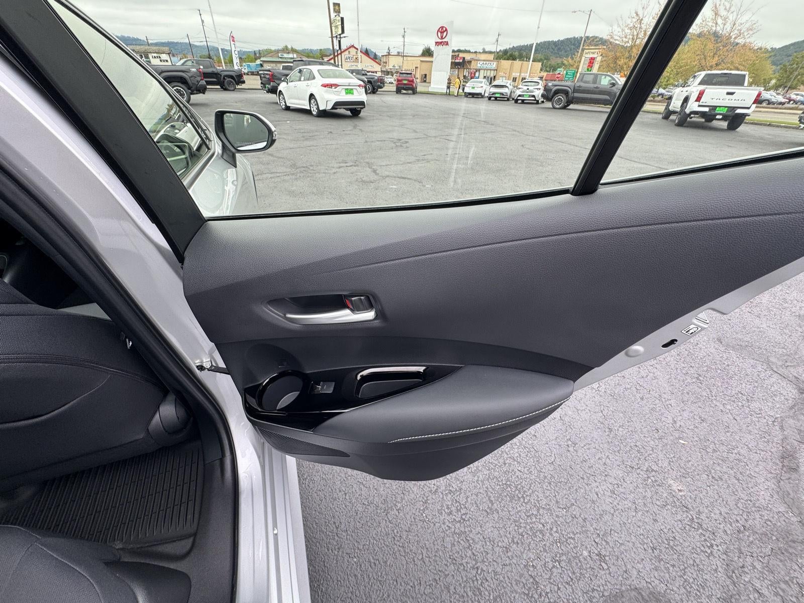 2025 Toyota Corolla Hatchback SE