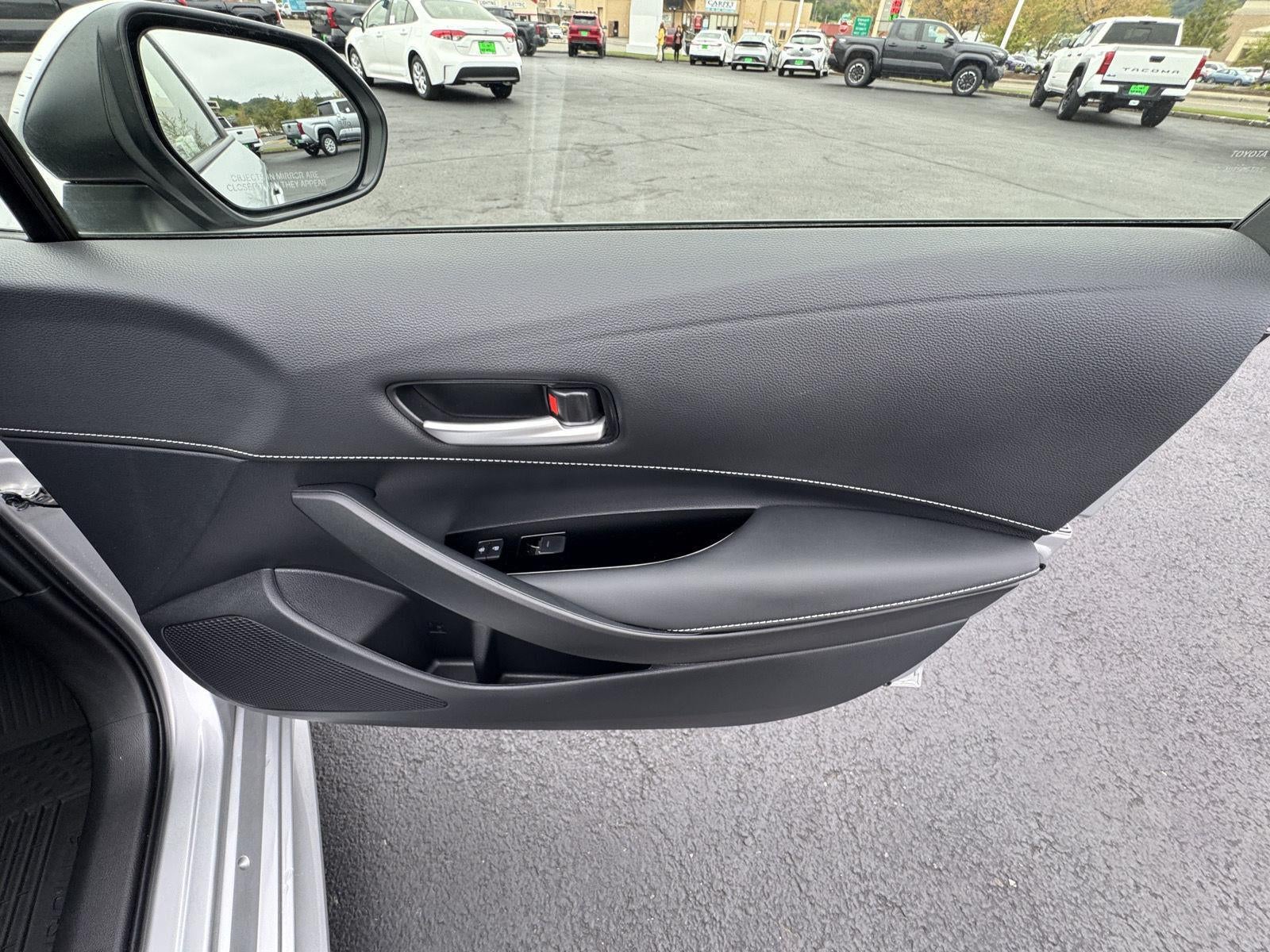 2025 Toyota Corolla Hatchback SE